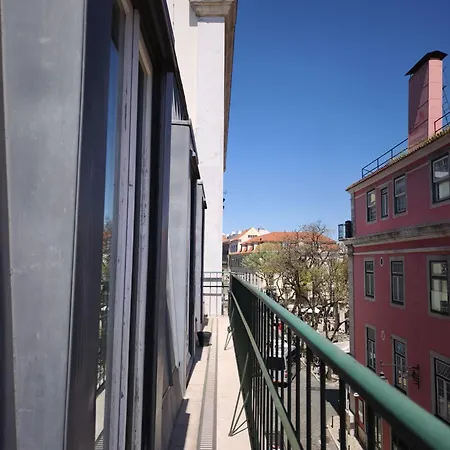 With Three Bedroom In Historic Largo Do Carmo شقة