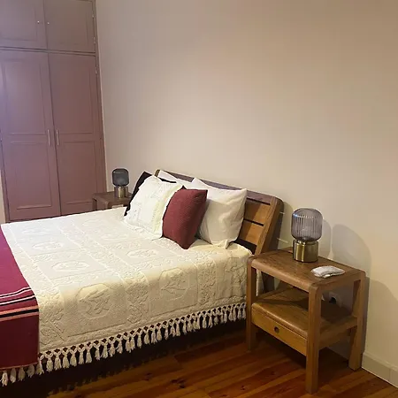With Three Bedroom In Historic Largo Do Carmo Lisbon