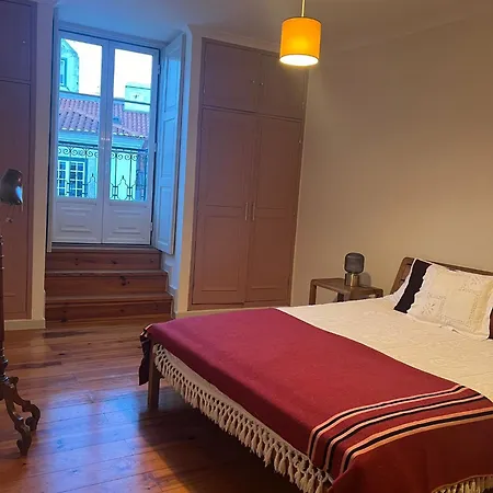 With Three Bedroom In Historic Largo Do Carmo Apartment *