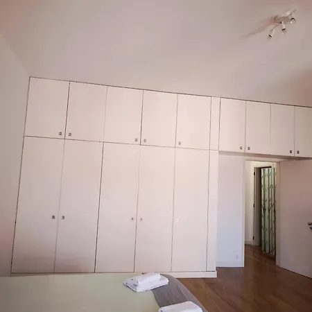 Apartment With Three Bedroom In Historic Largo Do Carmo *